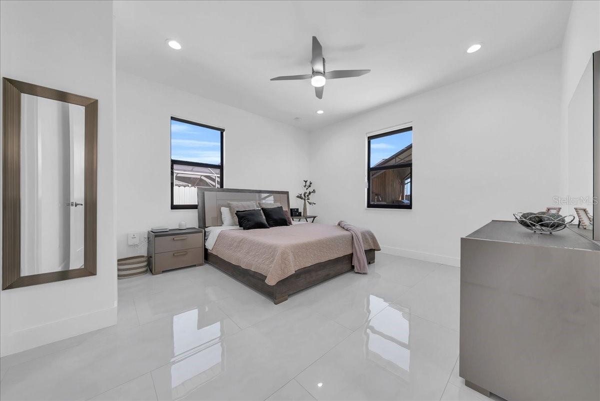 Image 12 of 43 For 363 Paisley Avenue