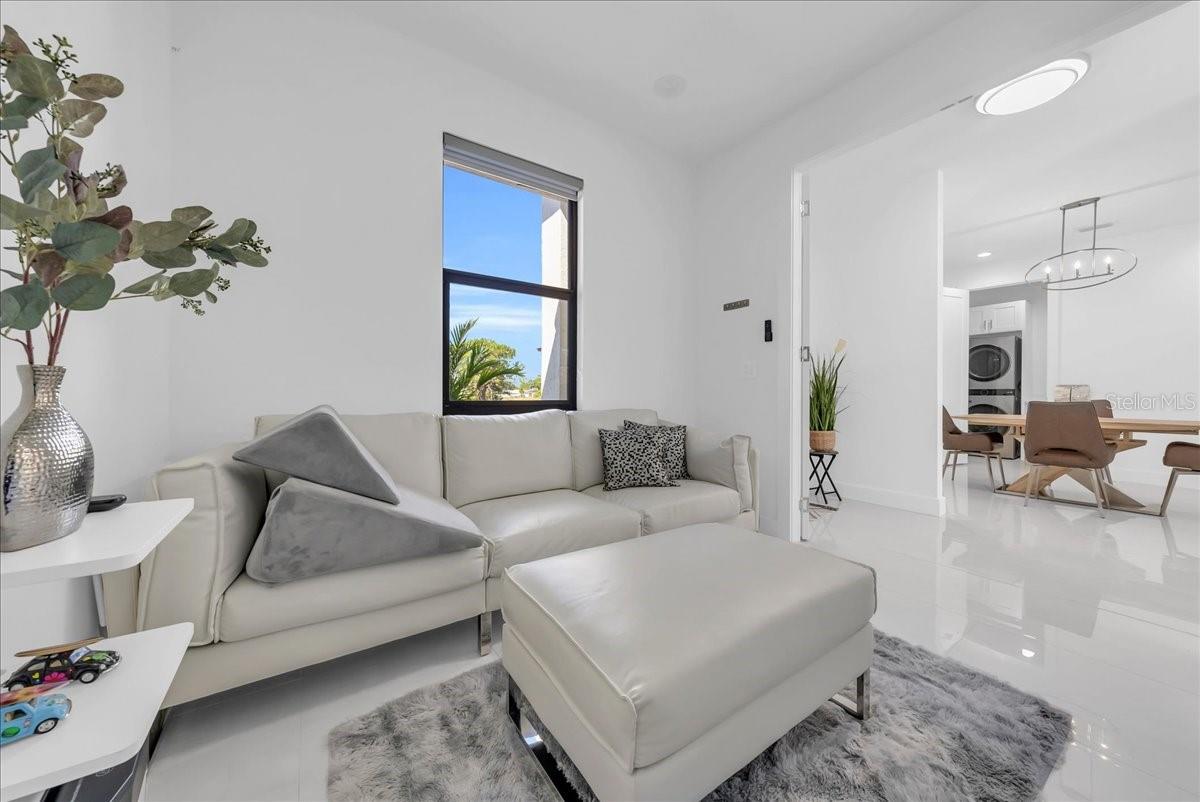 Image 24 of 43 For 363 Paisley Avenue