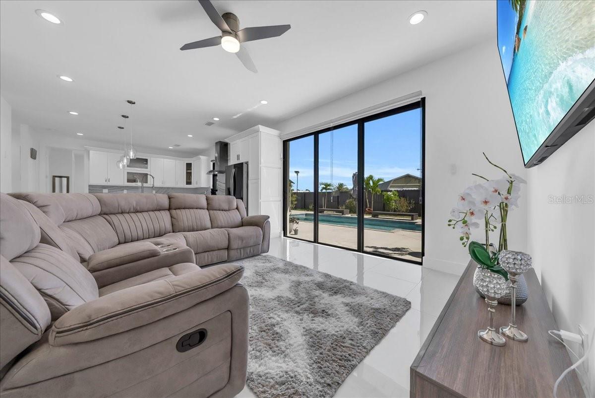 Image 30 of 43 For 363 Paisley Avenue