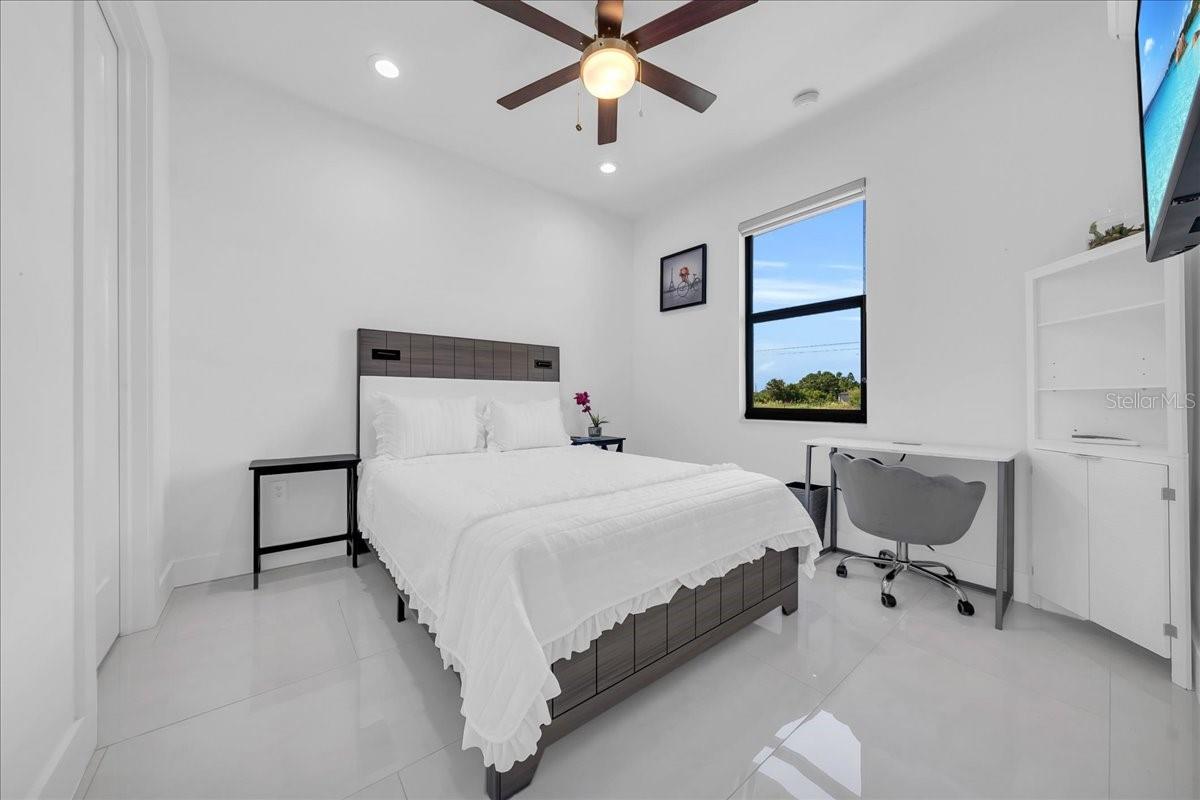 Image 33 of 43 For 363 Paisley Avenue