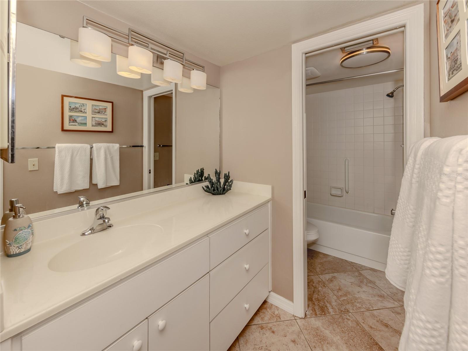 Image 16 of 68 For 437 Cerromar Lane 312