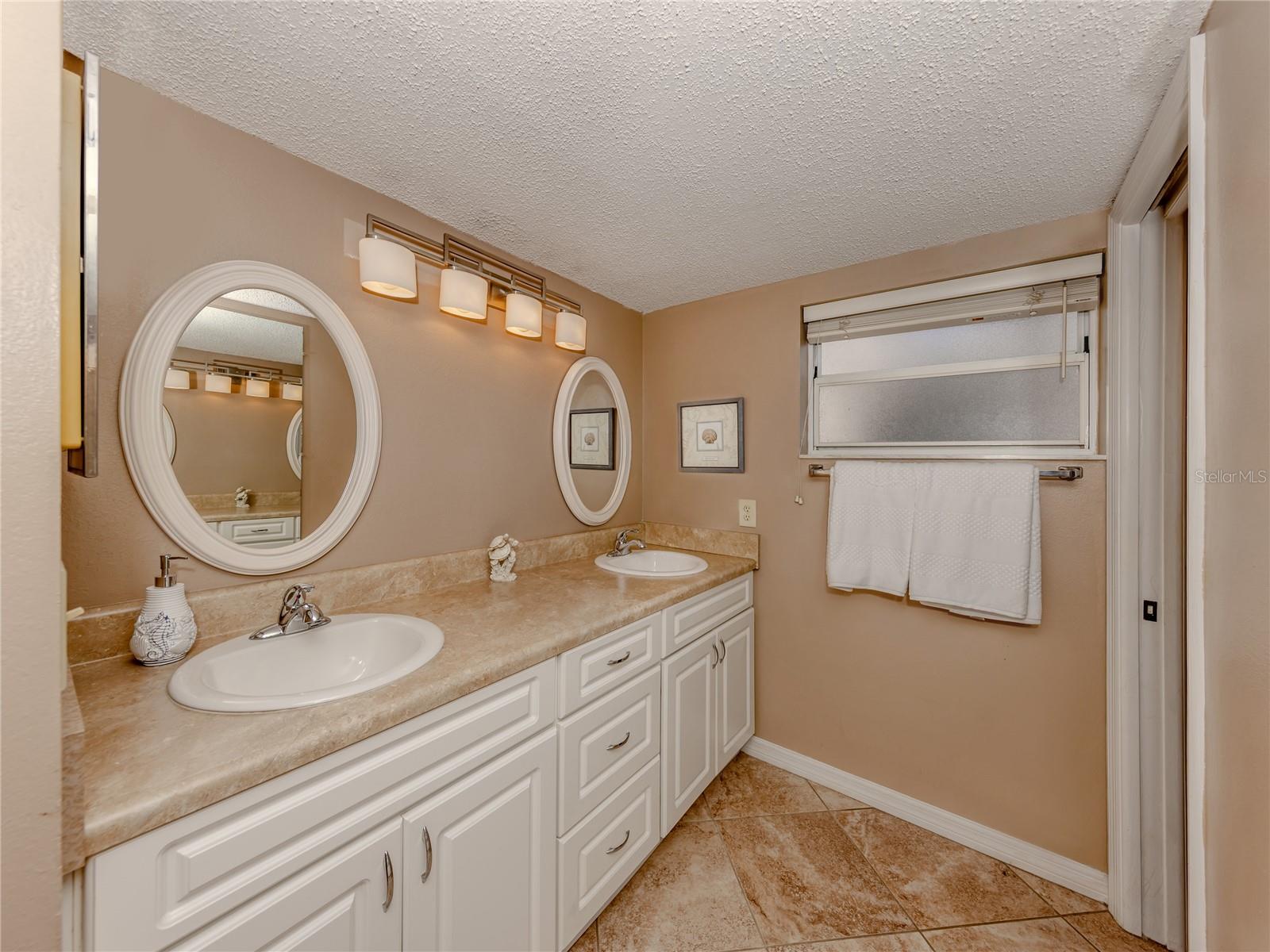 Image 18 of 68 For 437 Cerromar Lane 312
