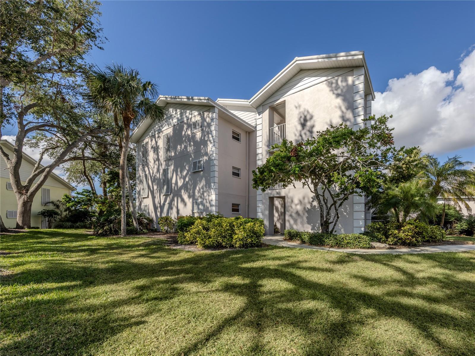 Image 34 of 68 For 437 Cerromar Lane 312