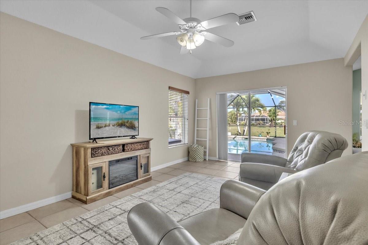 Image 19 of 52 For 13216 Donaldson Avenue