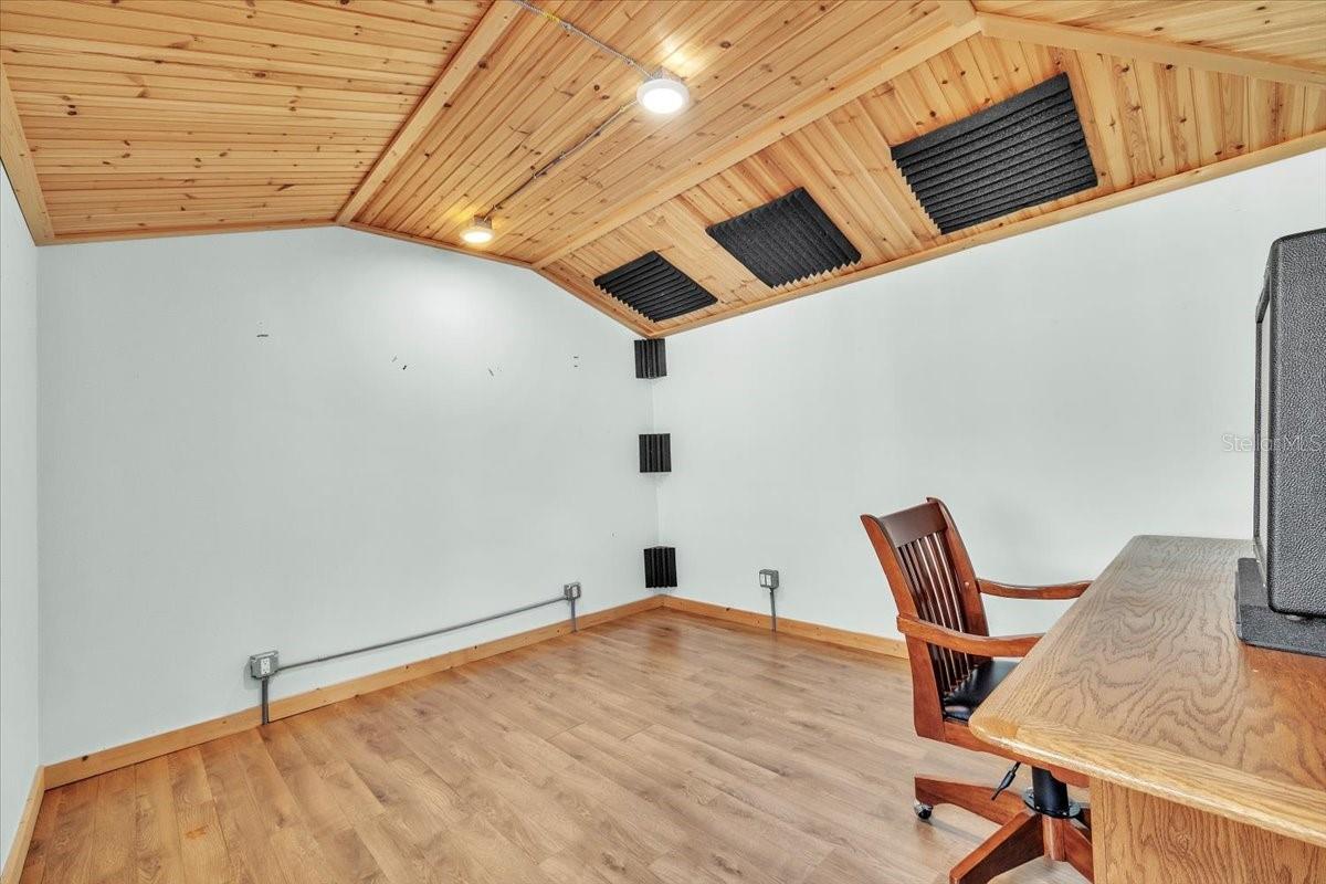 Image 35 of 52 For 13216 Donaldson Avenue