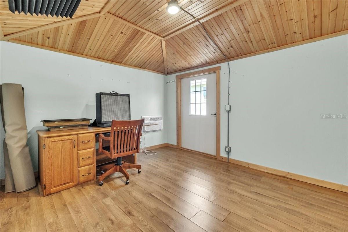 Image 36 of 52 For 13216 Donaldson Avenue