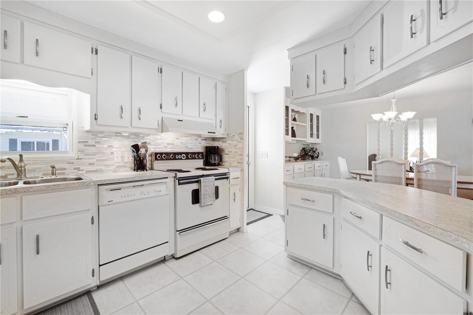 Image 21 of 91 For 2100 Kings Highway 781