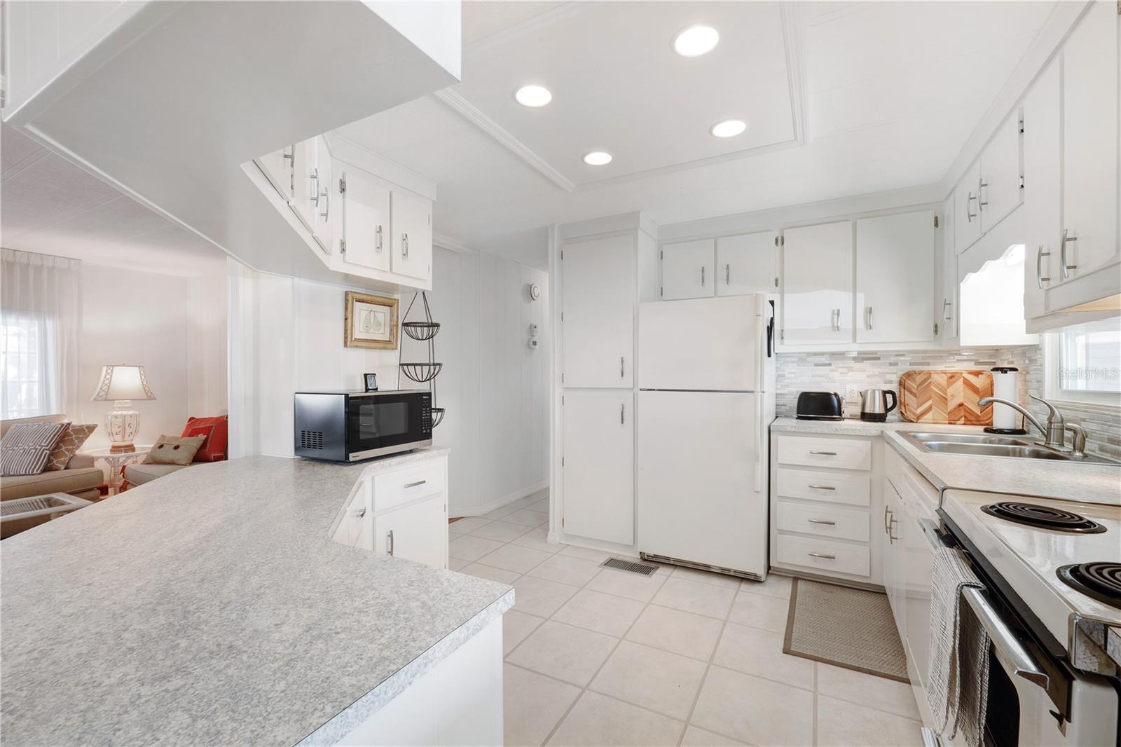 Image 22 of 91 For 2100 Kings Highway 781