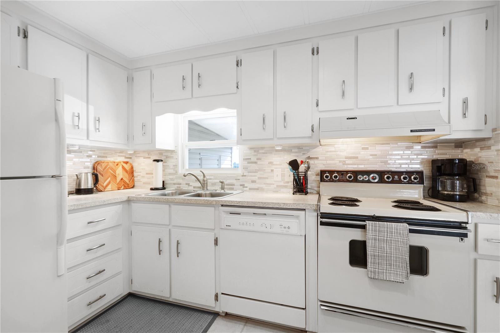 Image 23 of 91 For 2100 Kings Highway 781