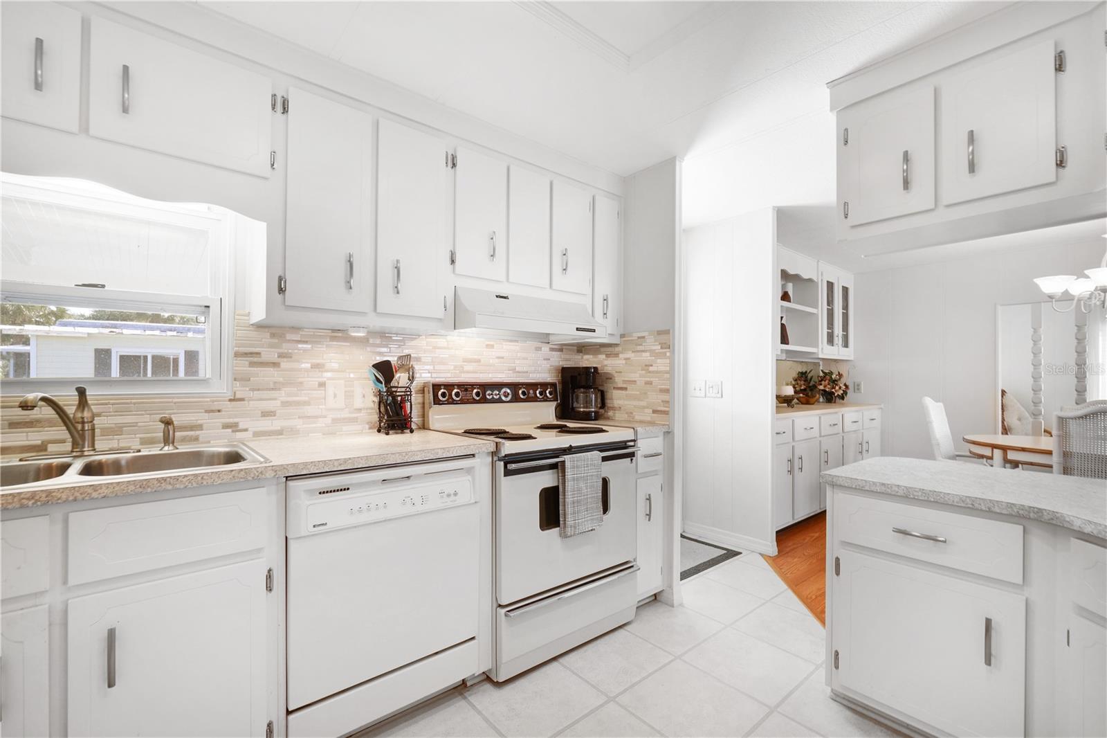 Image 24 of 91 For 2100 Kings Highway 781