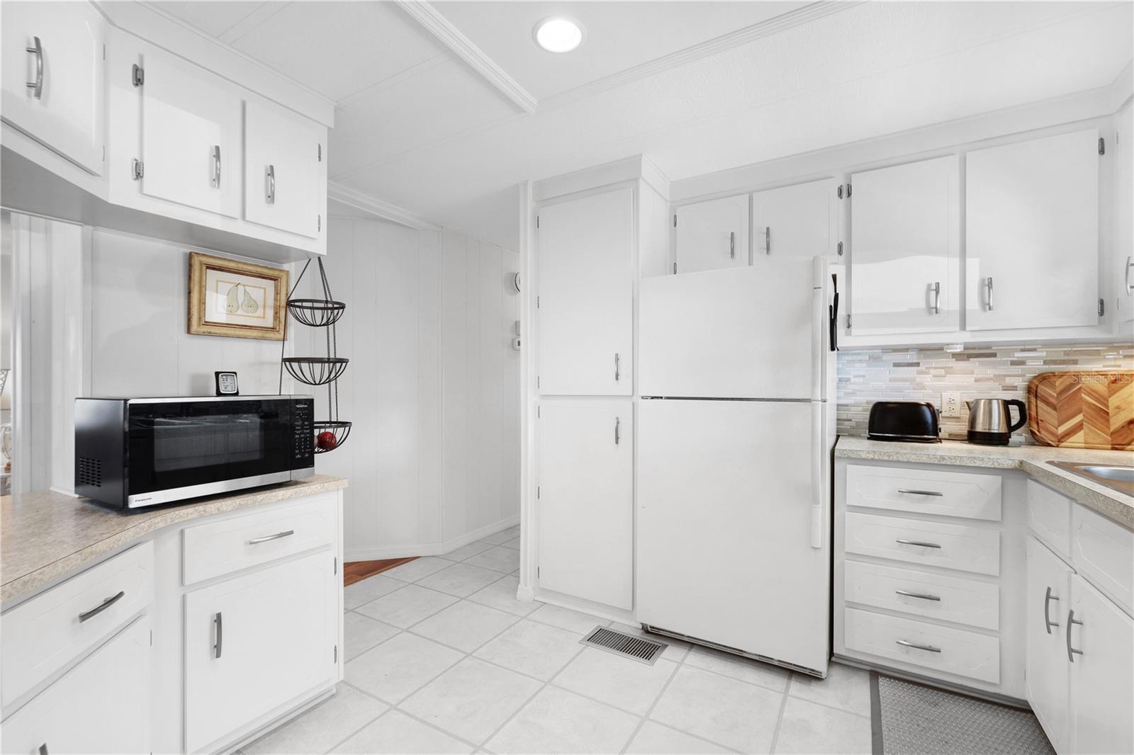 Image 25 of 91 For 2100 Kings Highway 781