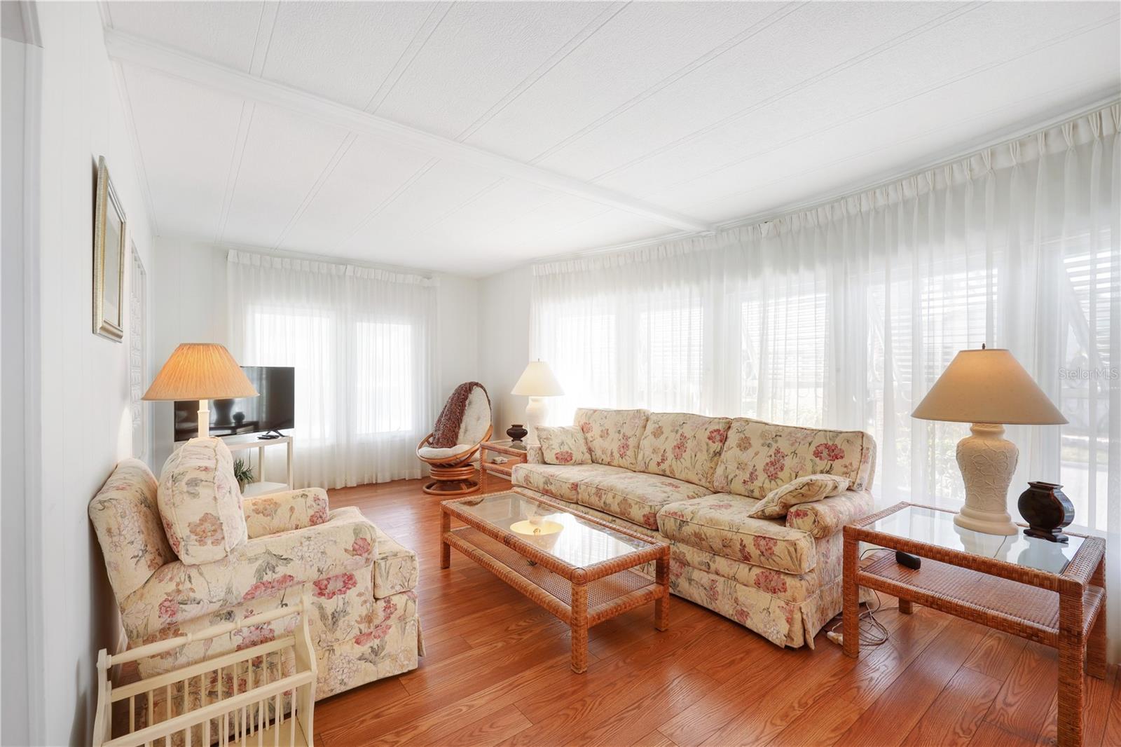 Image 31 of 91 For 2100 Kings Highway 781