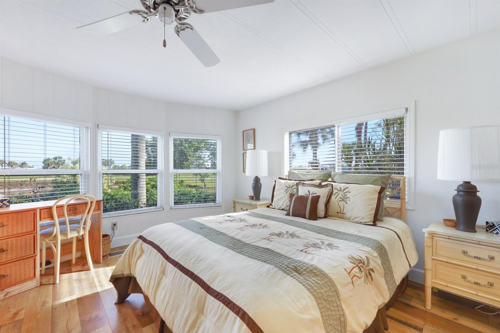 Image 42 of 91 For 2100 Kings Highway 781