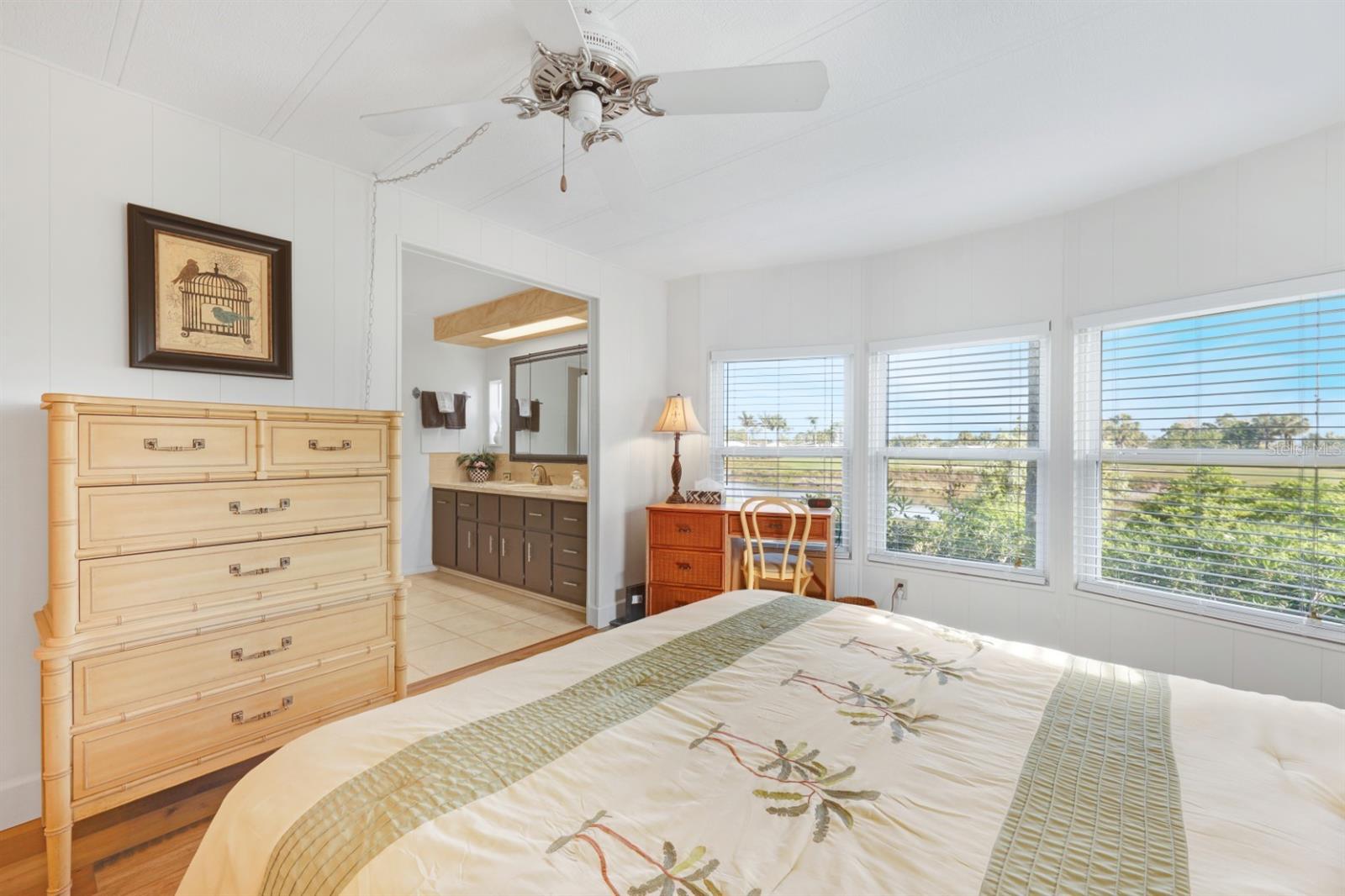 Image 43 of 91 For 2100 Kings Highway 781