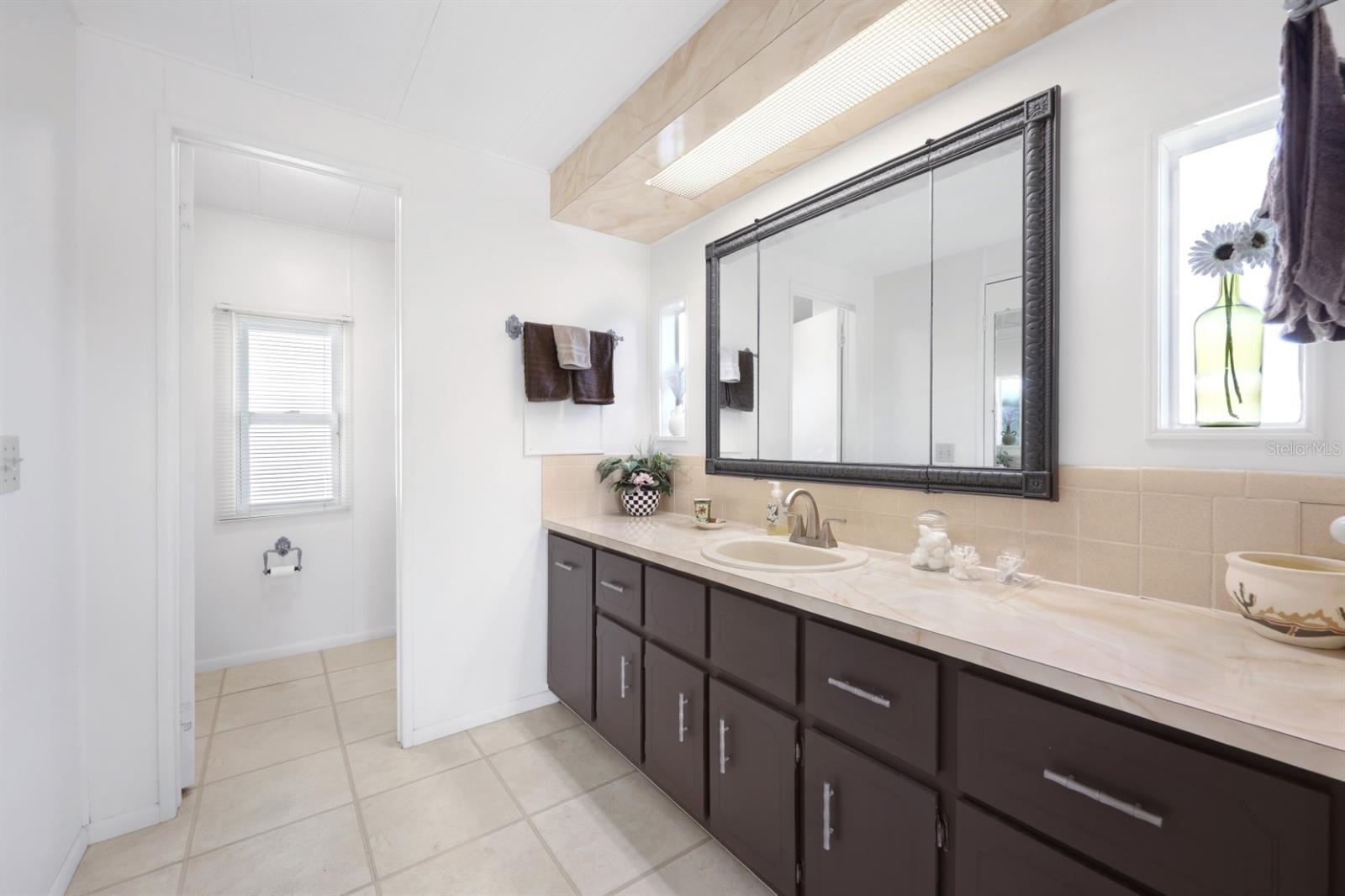 Image 47 of 91 For 2100 Kings Highway 781