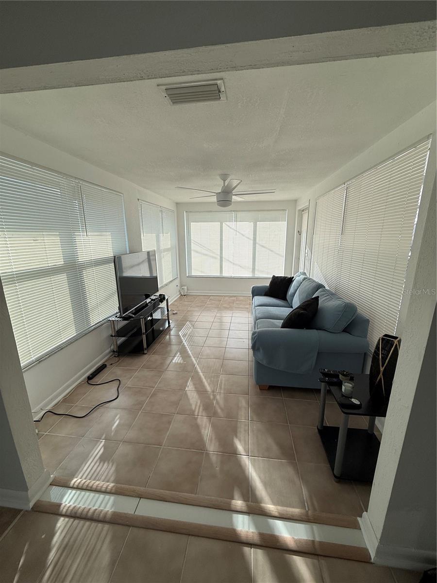 Image 3 of 13 For 7 Manor Court