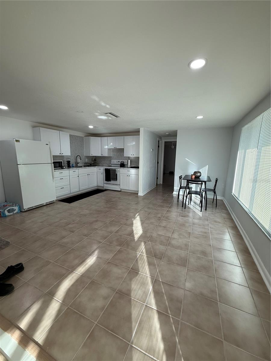 Image 4 of 13 For 7 Manor Court