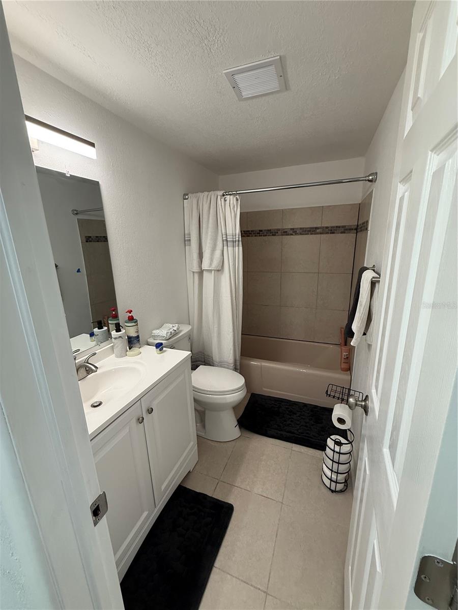 Image 6 of 13 For 7 Manor Court