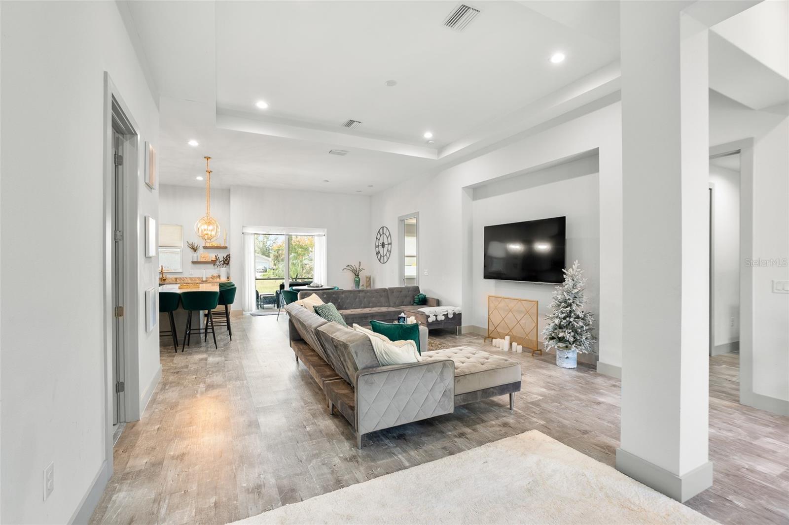 Image 10 of 43 For 4528 Libby Road