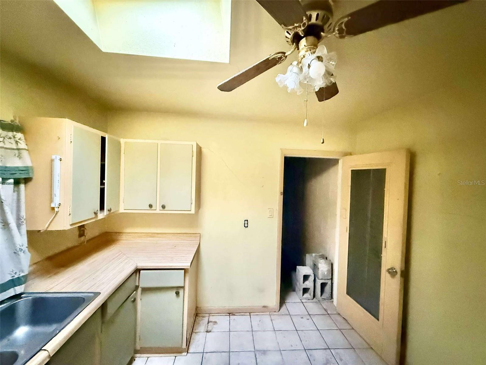 Image 10 of 21 For 400 Dalton Boulevard