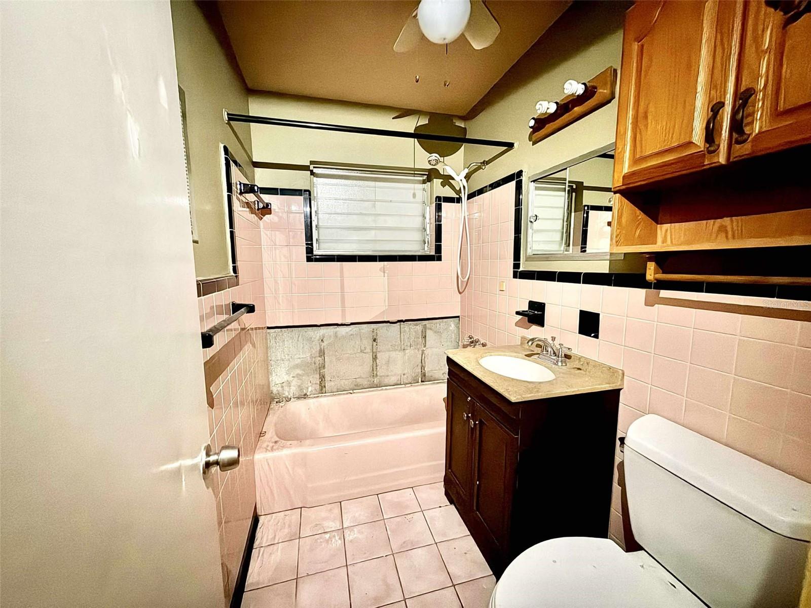 Image 14 of 21 For 400 Dalton Boulevard