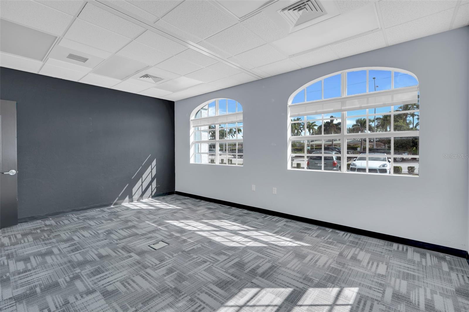 Image 8 of 14 For 1825 Colonial Boulevard