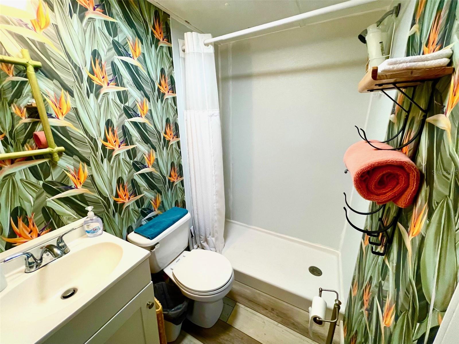 Image 10 of 19 For 252 Daisy Avenue