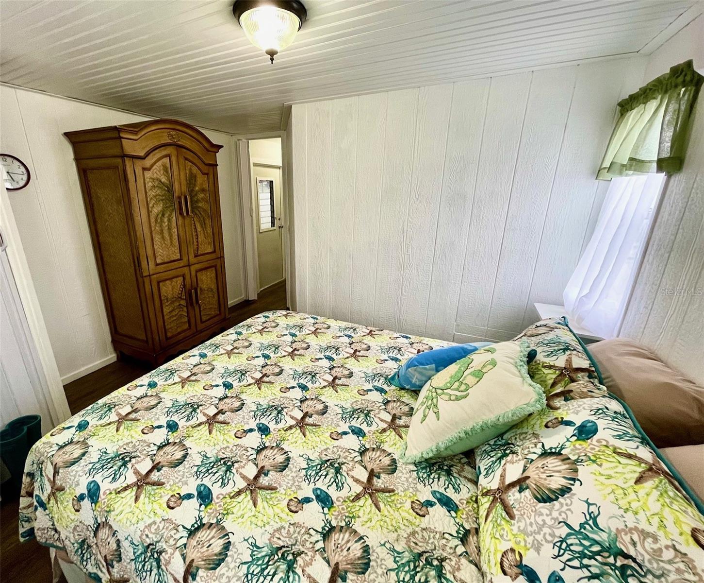 Image 11 of 19 For 252 Daisy Avenue