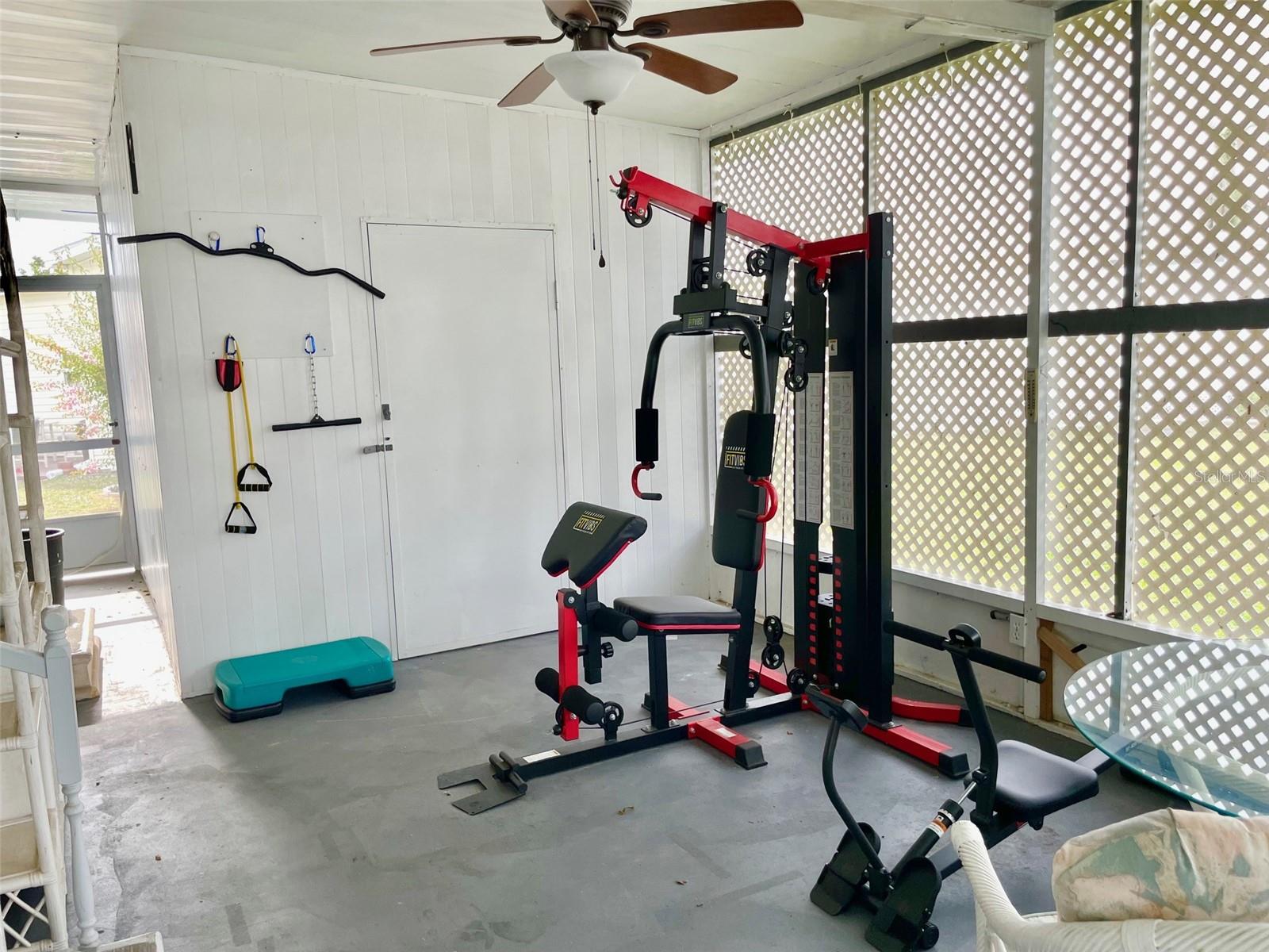 Image 13 of 19 For 252 Daisy Avenue