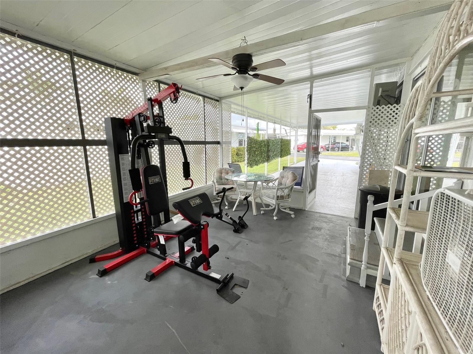 Image 16 of 19 For 252 Daisy Avenue