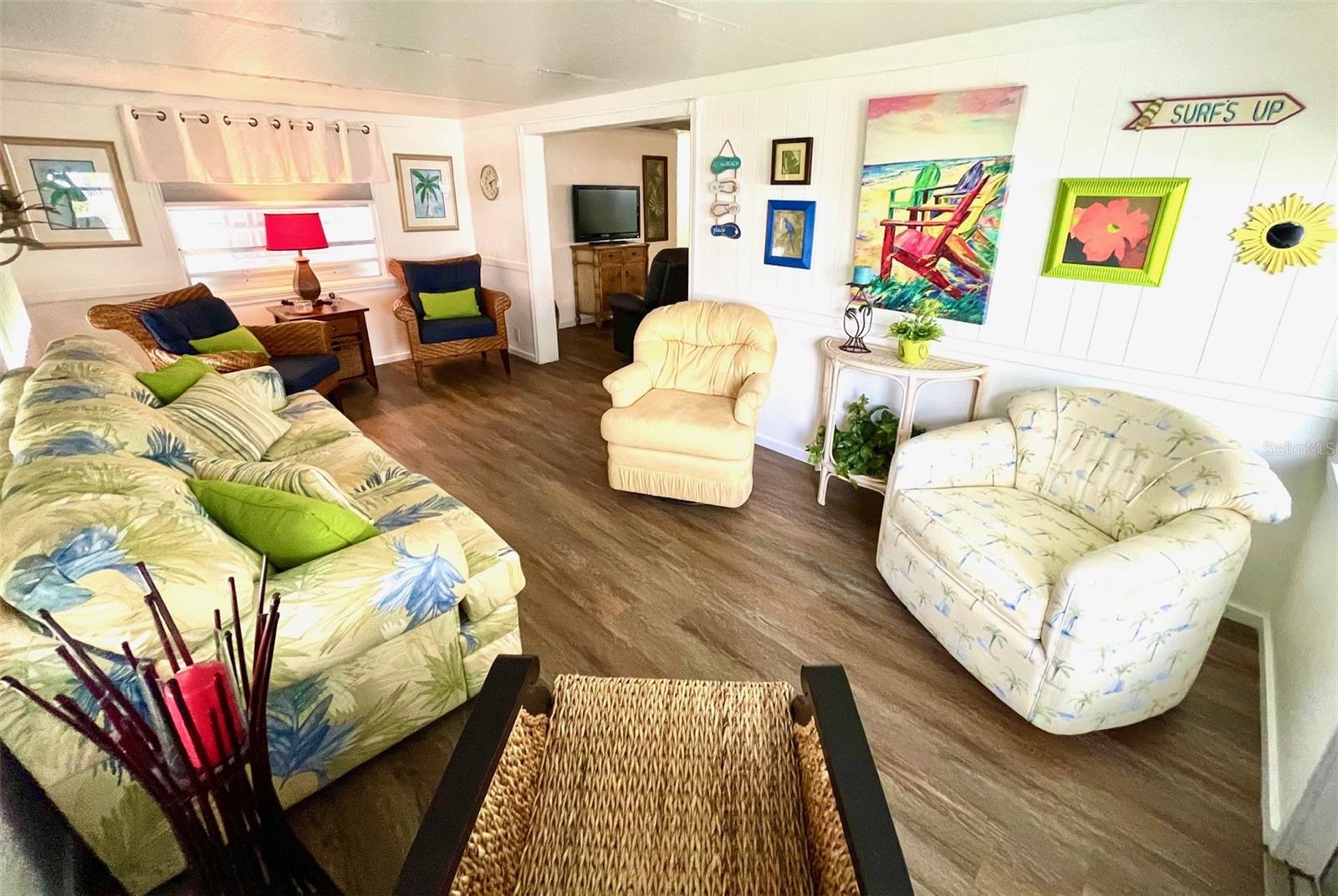 Image 2 of 19 For 252 Daisy Avenue