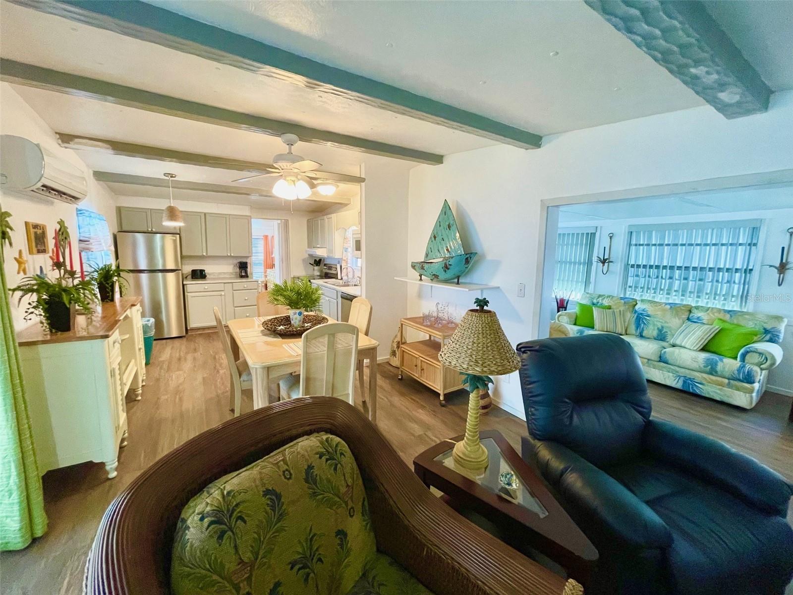 Image 3 of 19 For 252 Daisy Avenue