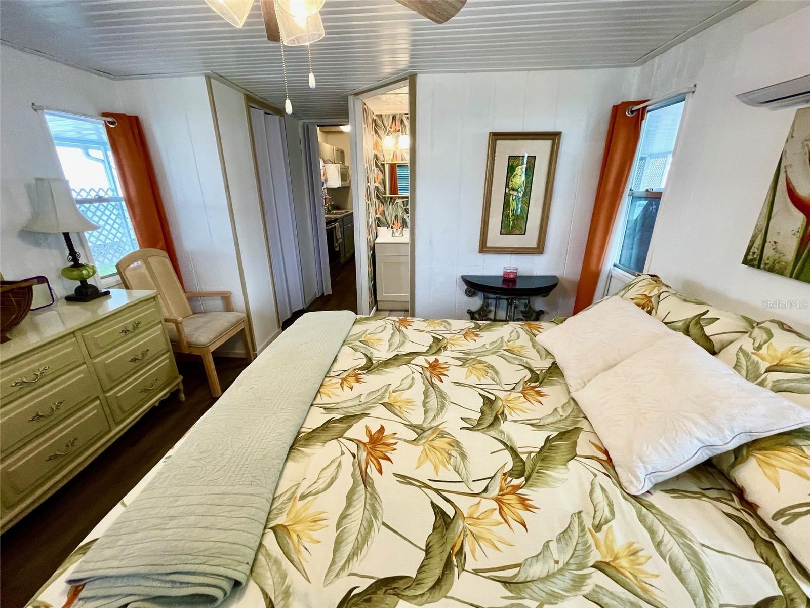 Image 8 of 19 For 252 Daisy Avenue