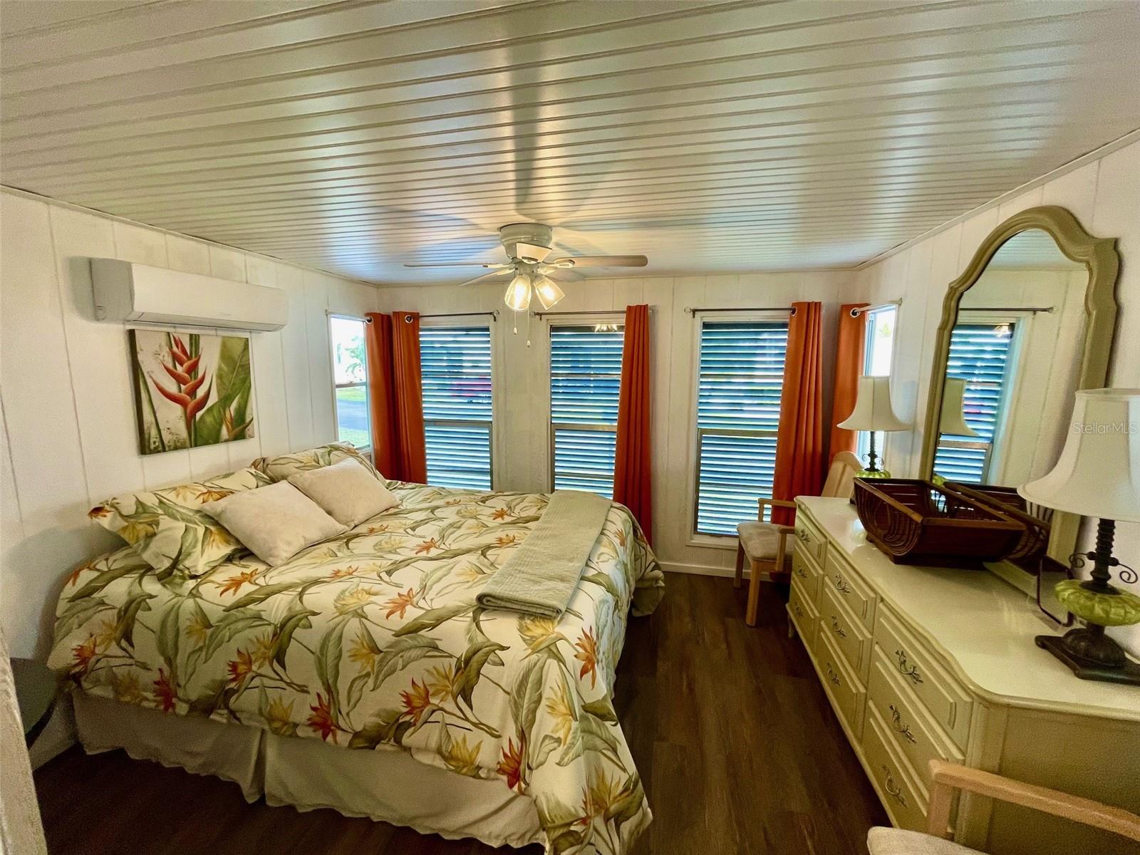 Image 9 of 19 For 252 Daisy Avenue