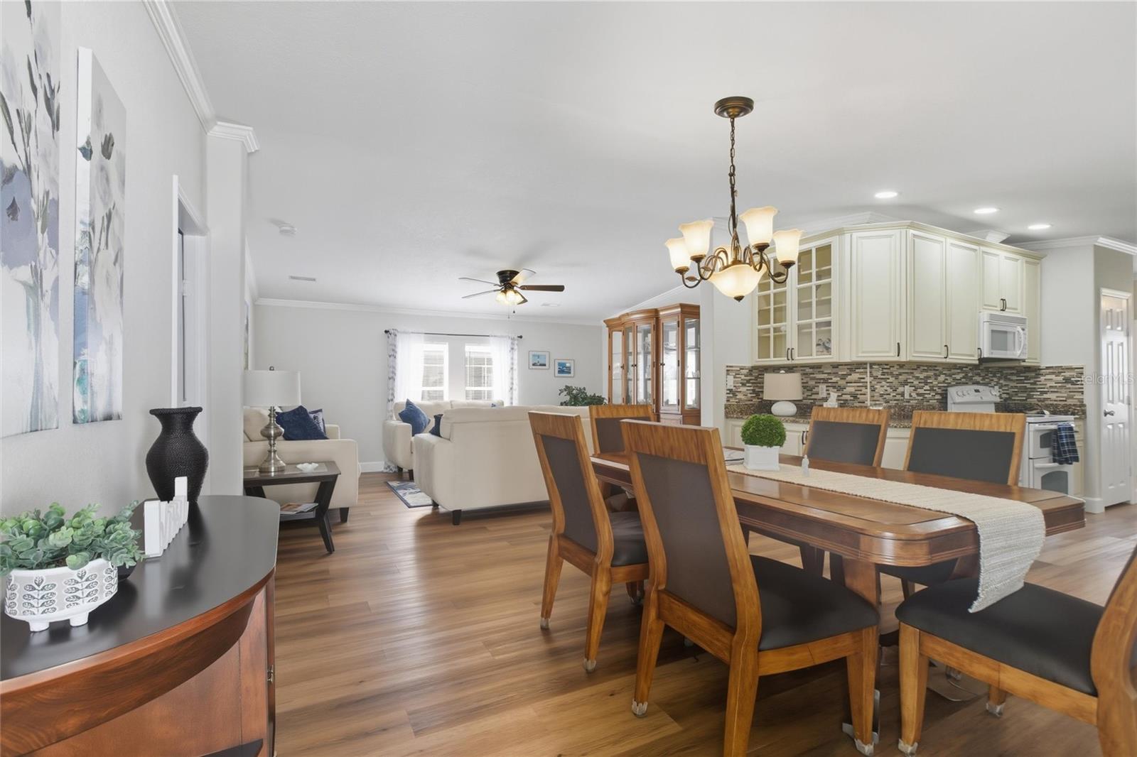 Image 11 of 51 For 2100 Kings Highway 404