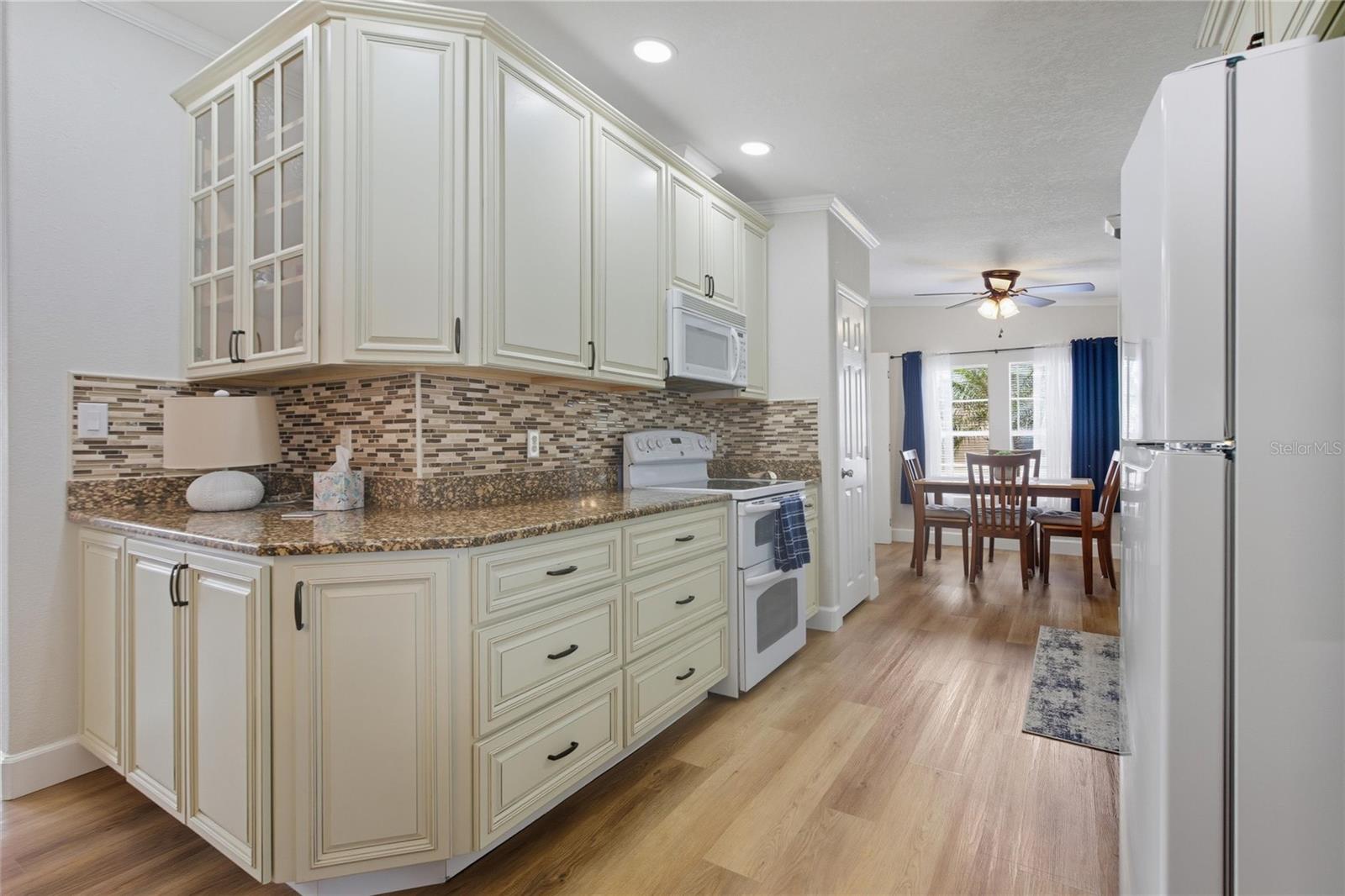 Image 8 of 51 For 2100 Kings Highway 404