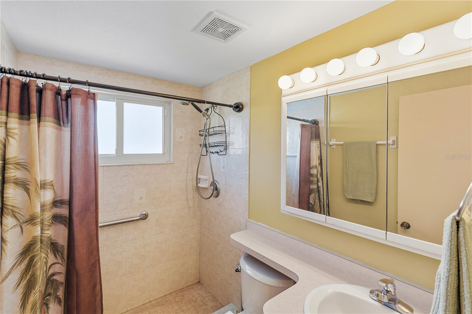 Image 12 of 33 For 2106 Mississippi Avenue