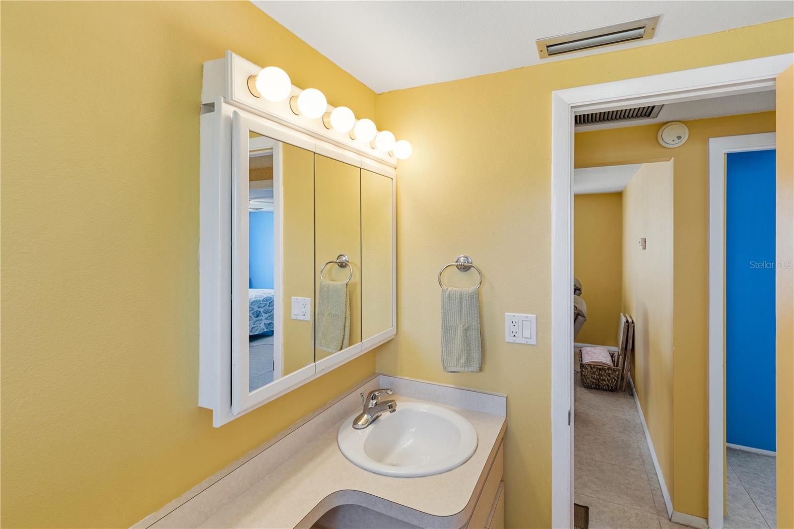 Image 13 of 33 For 2106 Mississippi Avenue