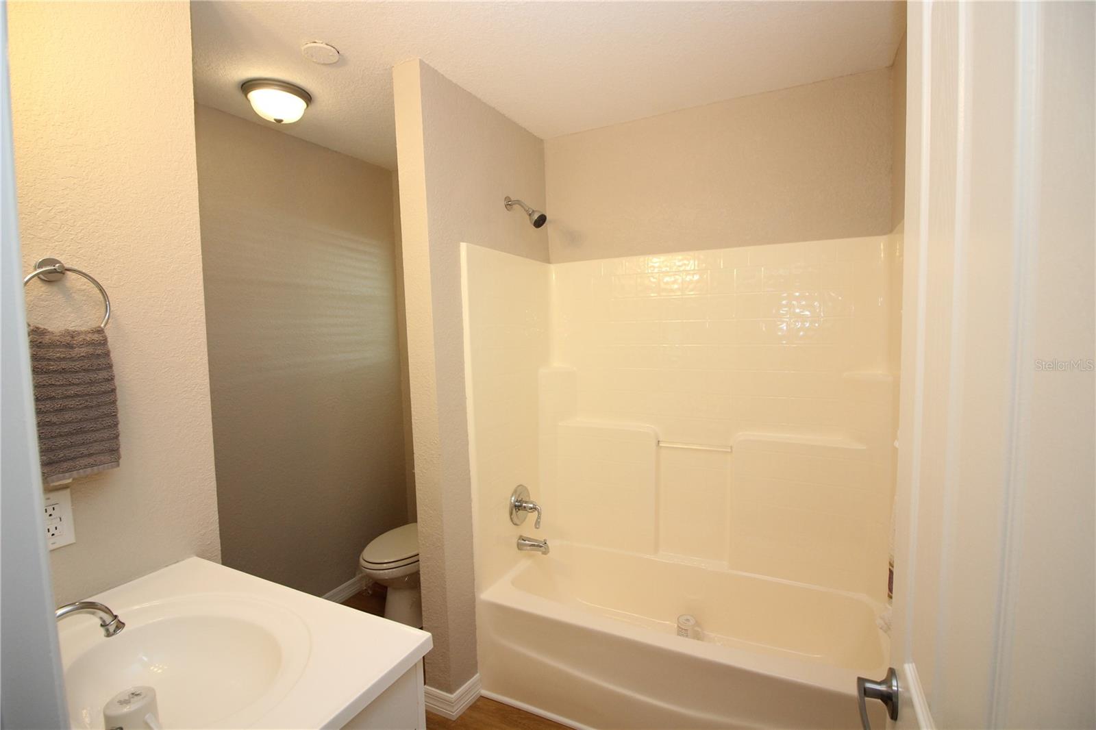 Image 11 of 12 For 24437 Harborview Road 51