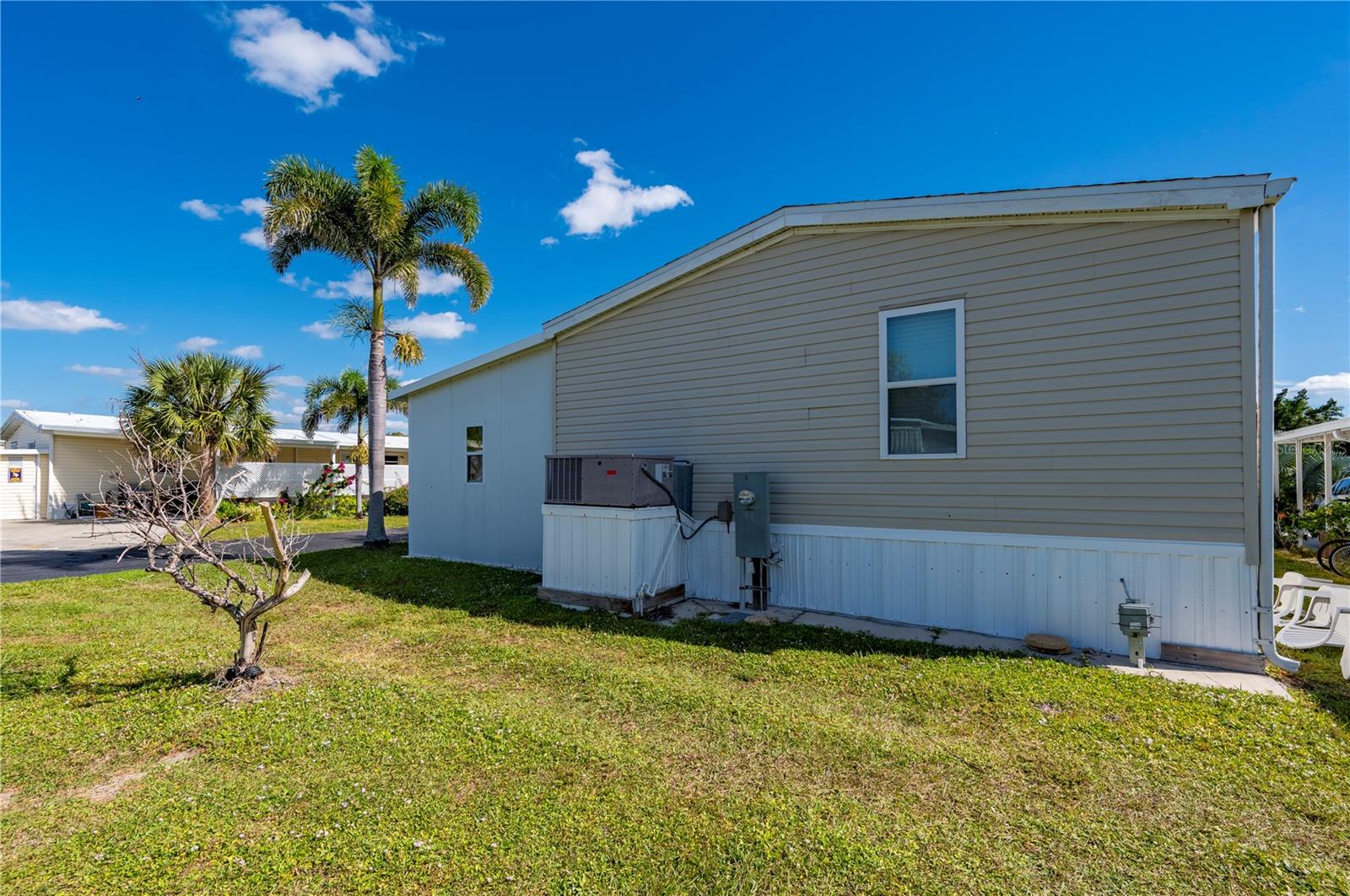 Image 17 of 61 For 24437 Harborview Road 51