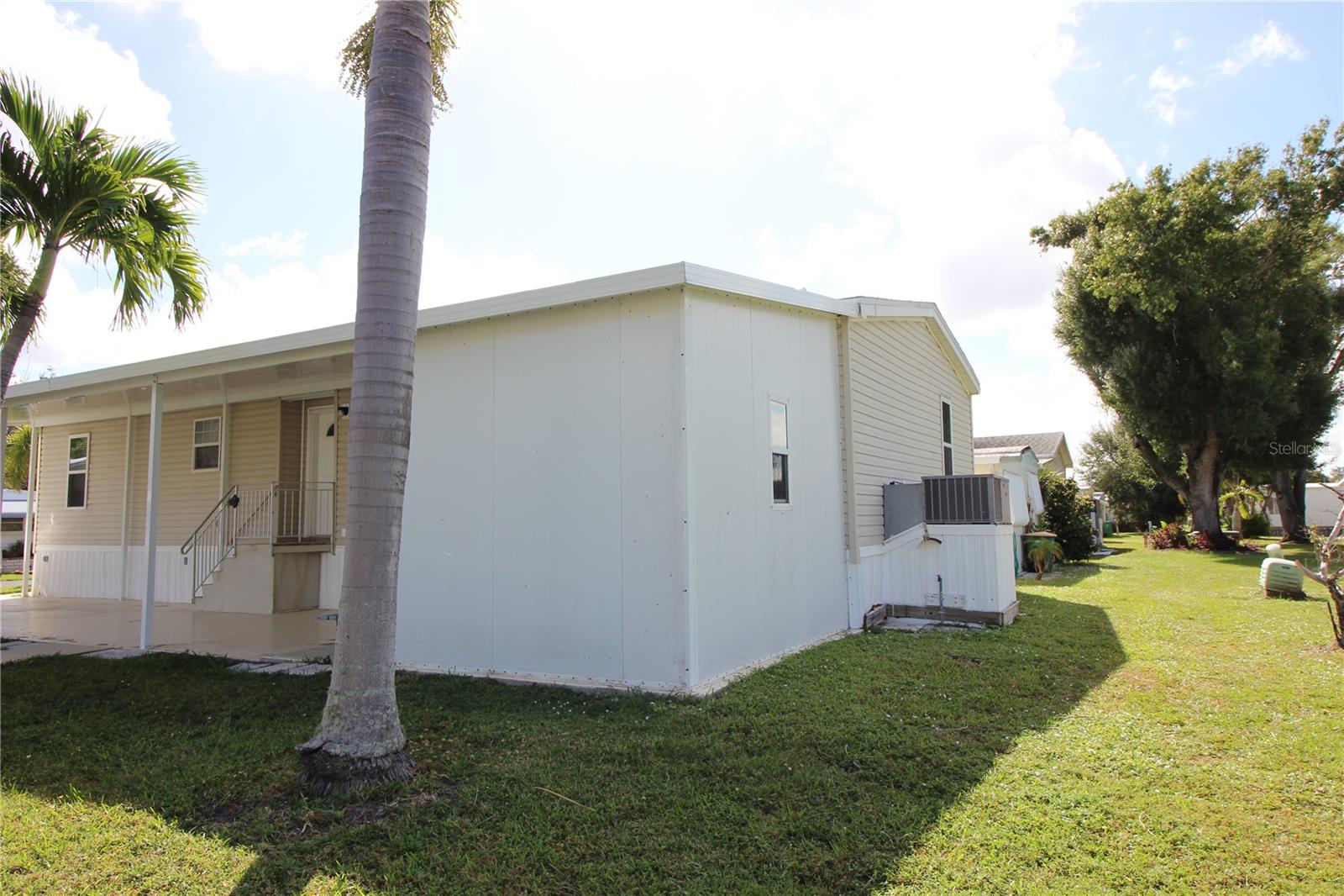 Image 2 of 12 For 24437 Harborview Road 51