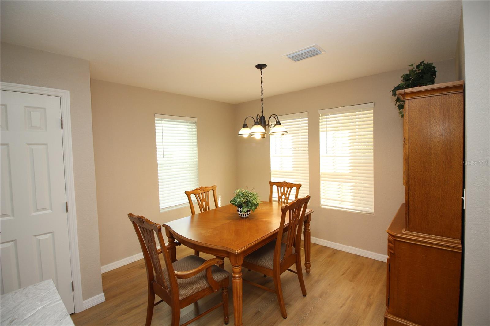 Image 4 of 12 For 24437 Harborview Road 51