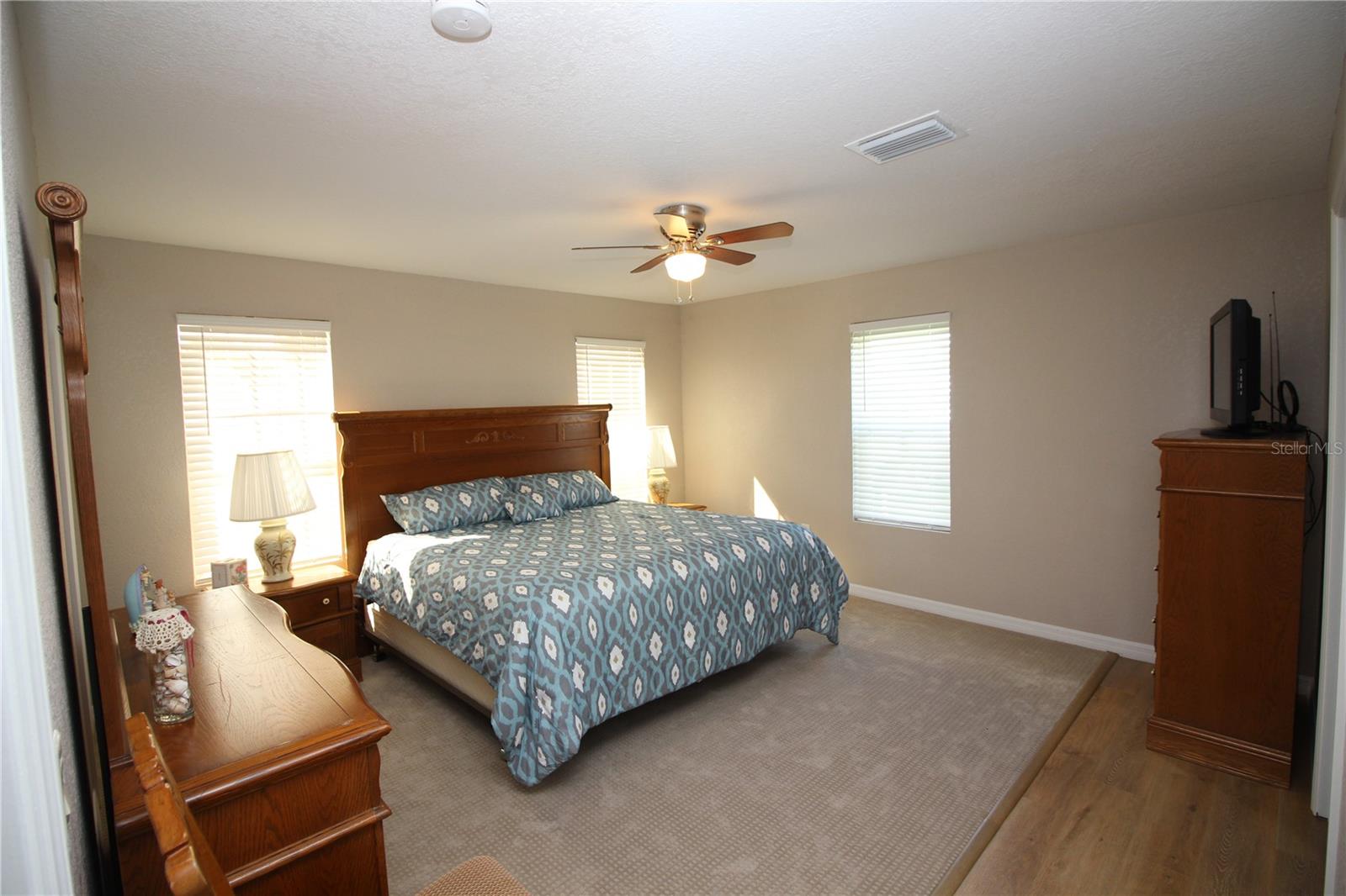 Image 7 of 12 For 24437 Harborview Road 51