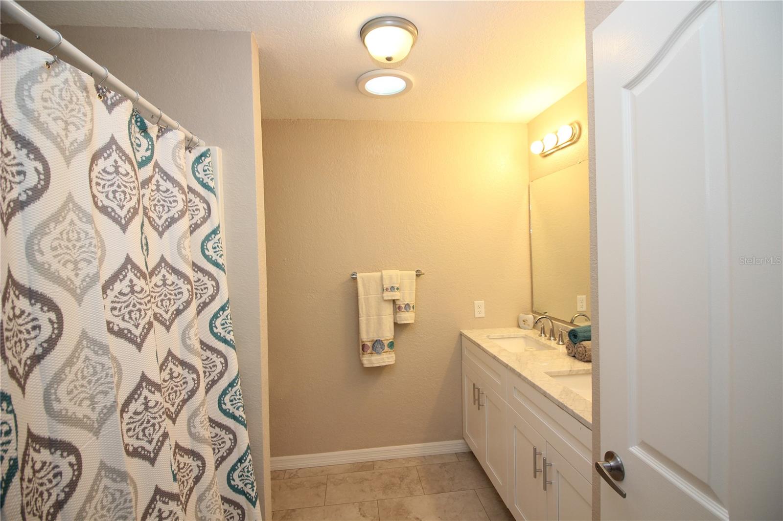 Image 9 of 12 For 24437 Harborview Road 51