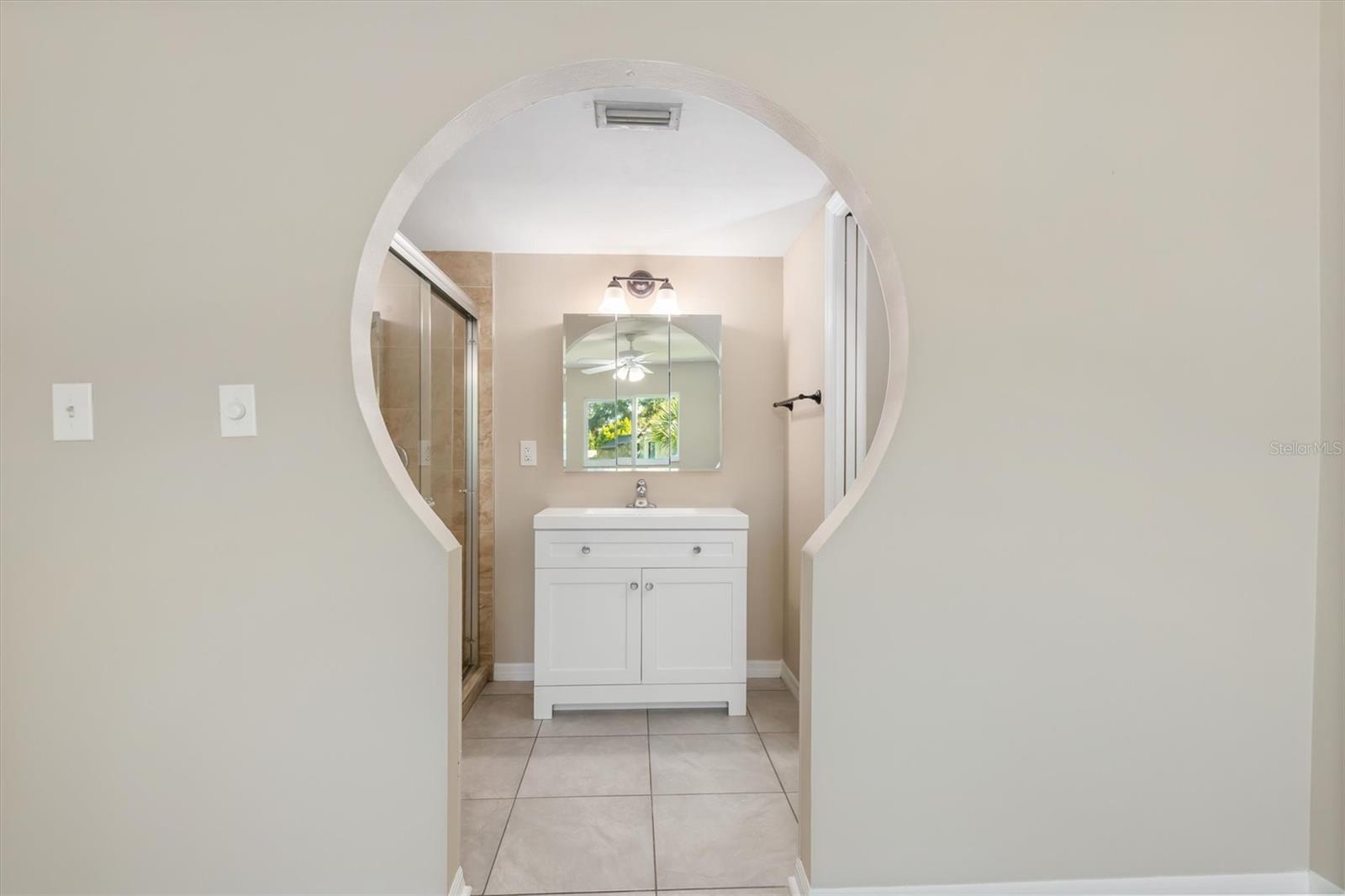 Image 21 of 41 For 20252 Navajo Lane