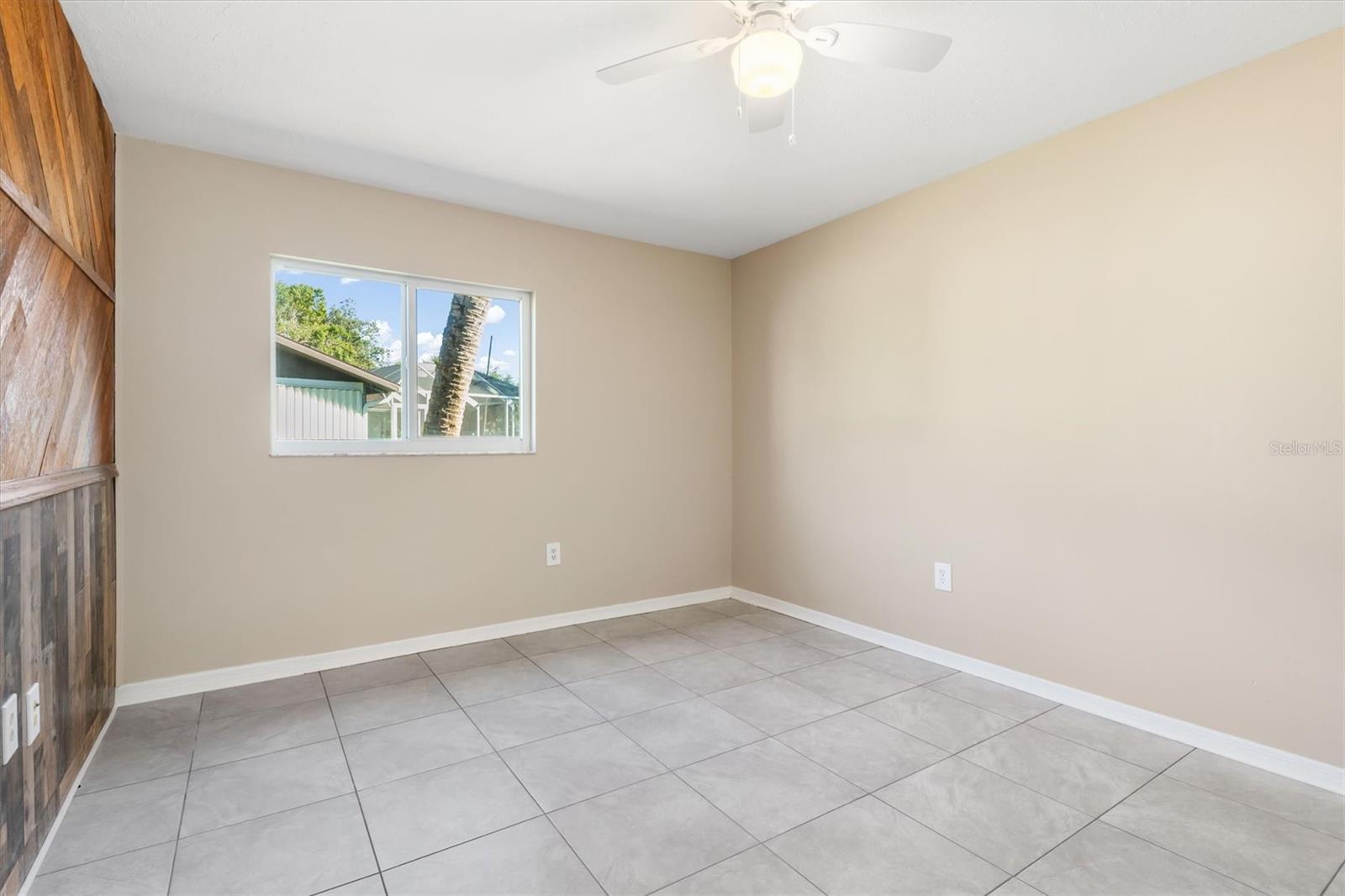 Image 23 of 41 For 20252 Navajo Lane