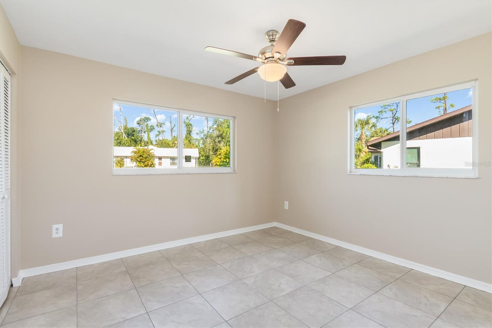 Image 25 of 41 For 20252 Navajo Lane