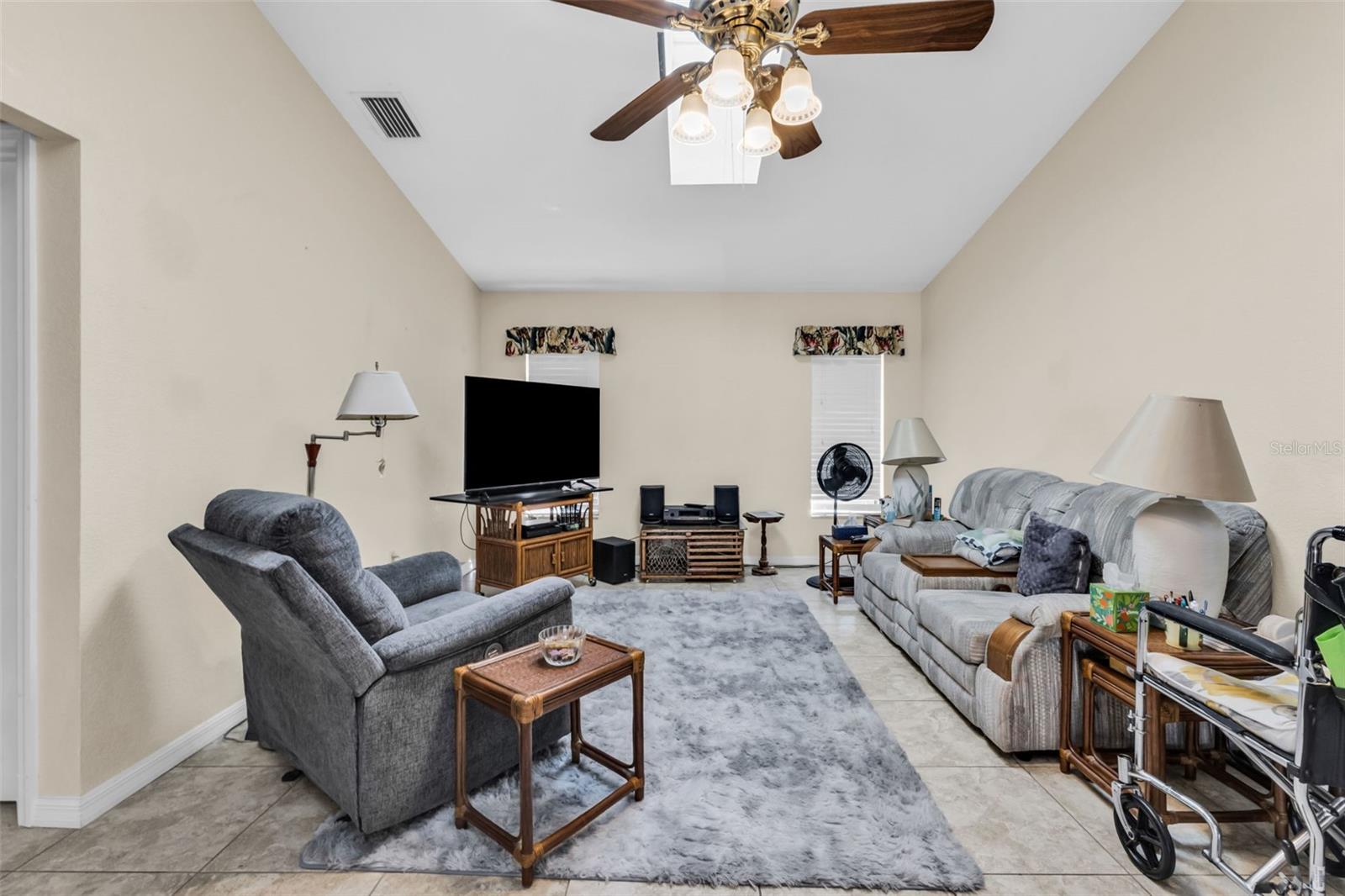 Image 8 of 42 For 15240 Buswell Avenue