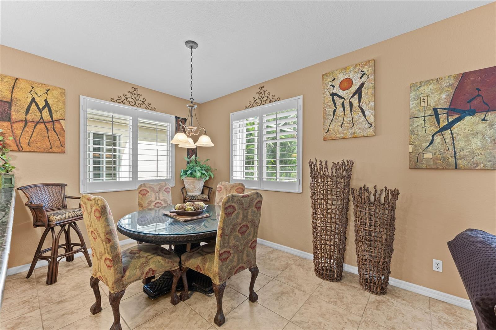 Image 11 of 48 For 15489 Laguna Hills Drive