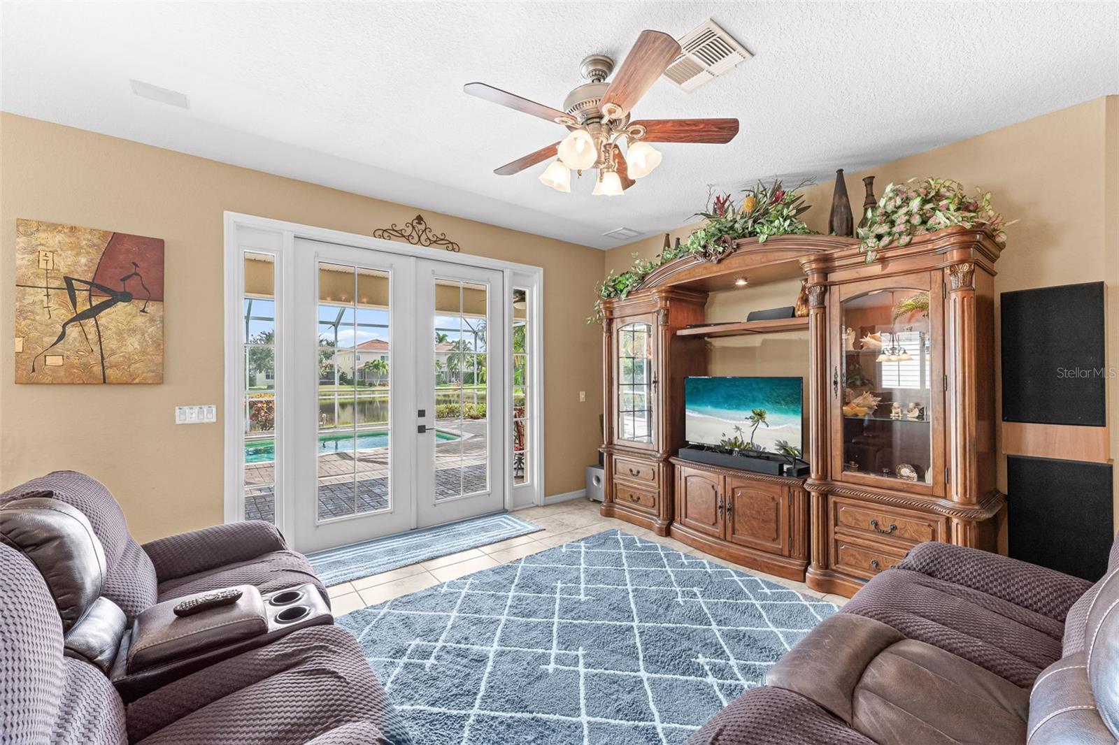 Image 12 of 48 For 15489 Laguna Hills Drive